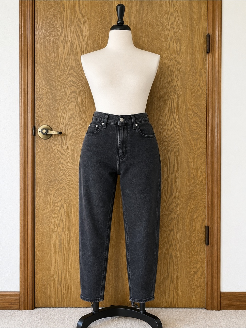 Levi’s High Waisted Mom Jeans Black Wash Size 30